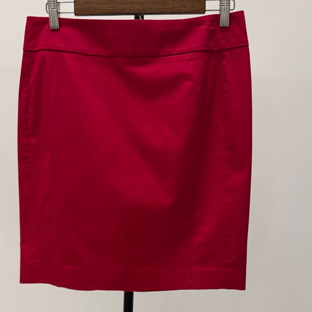 NWT Express Vibrant Red Pencil Skirt. Size 6